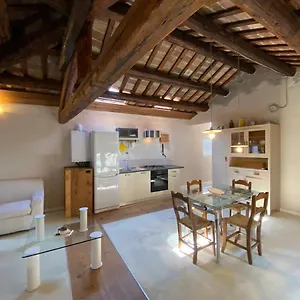 Incastrum - La Soffitta In Centro Appartamento